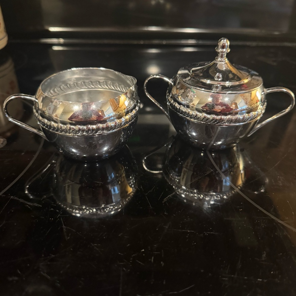 Vintage Irvinware Silver Chrome Metallic  Creamer & Sugar Bowl Set 1971